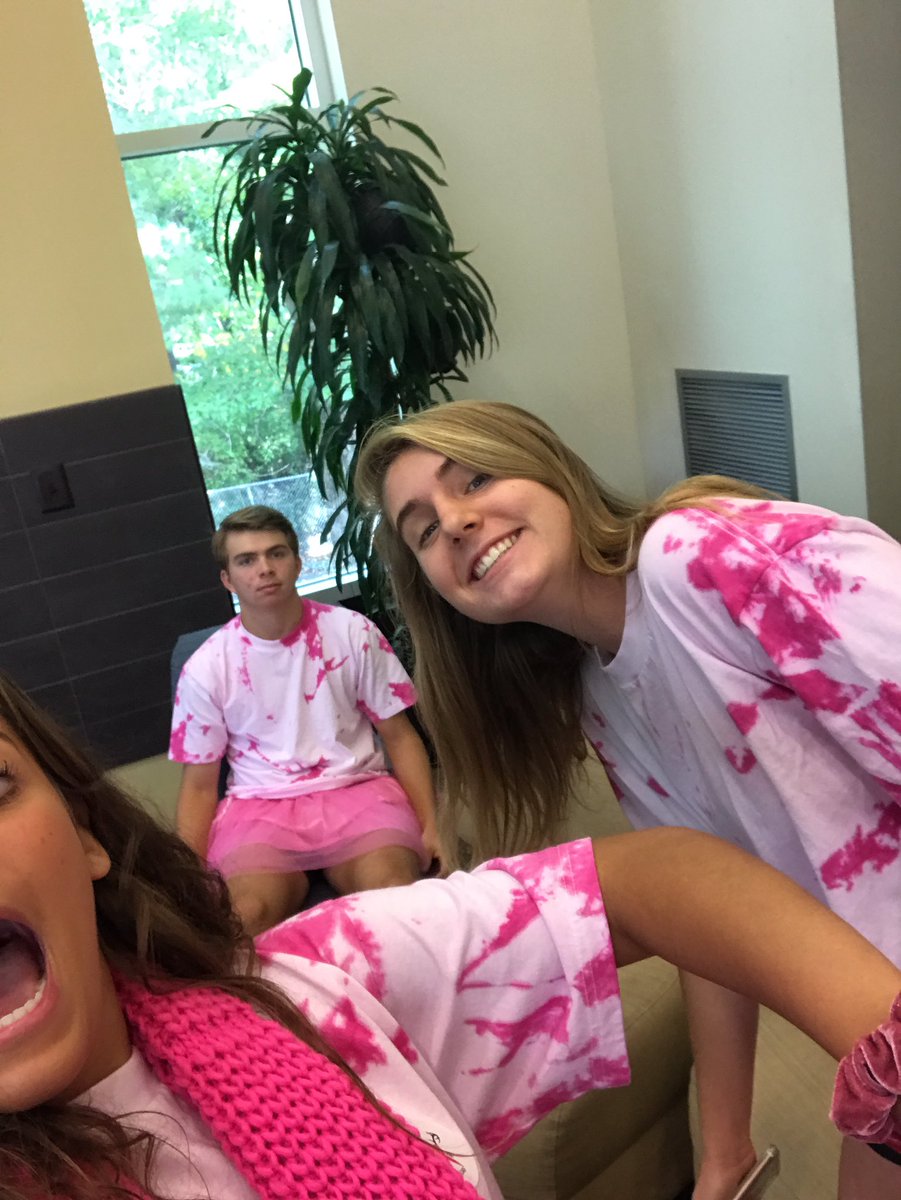 clairespirit18's tweet photo. Seniors in their TIE DYE💗💗💗💗 #stabspirit18 https://t.co/eoXoEJtMKU
