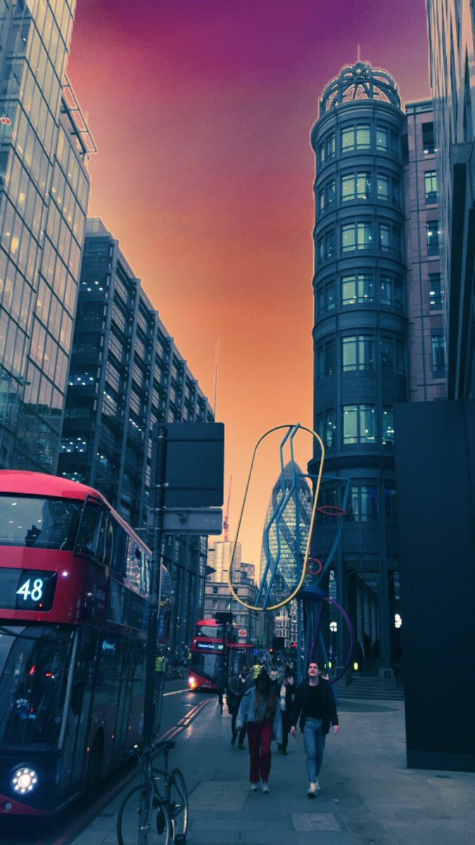 mad4digital's tweet photo. It's even changing snap chat filters 😱 #samefilter #redsun https://t.co/Ki4F9v0itQ