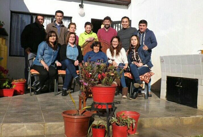 alejandrapare17's tweet photo. #MiProfeMG Nuestra querida profesora Violeta López, quien nos educó entre 1°y 8°...40 años después aquí estamos 😄desde Concepción! https://t.co/nnMZ8nH5Ei