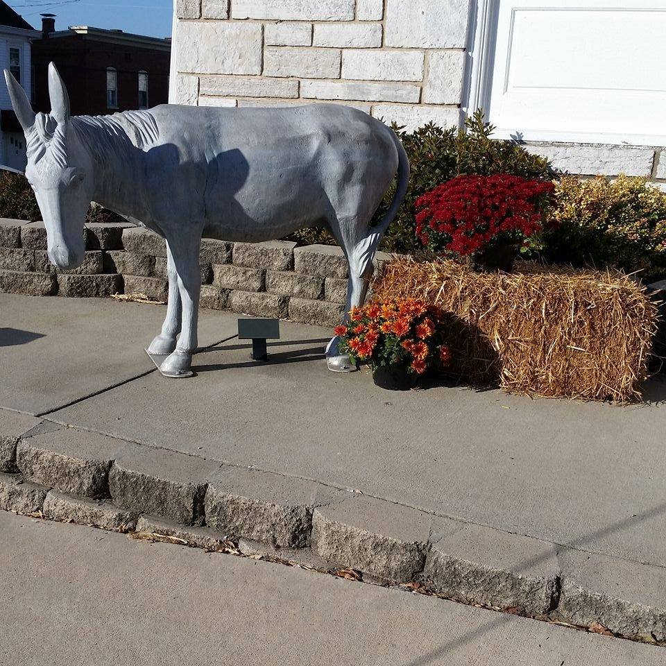 MdWilliamsport's tweet photo. The Mule loves the Town's fall decorations &amp; so do we! Visit Town Hall today to see the decor or sign up for future events! #MascotMonday https://t.co/TlvacPHKz6