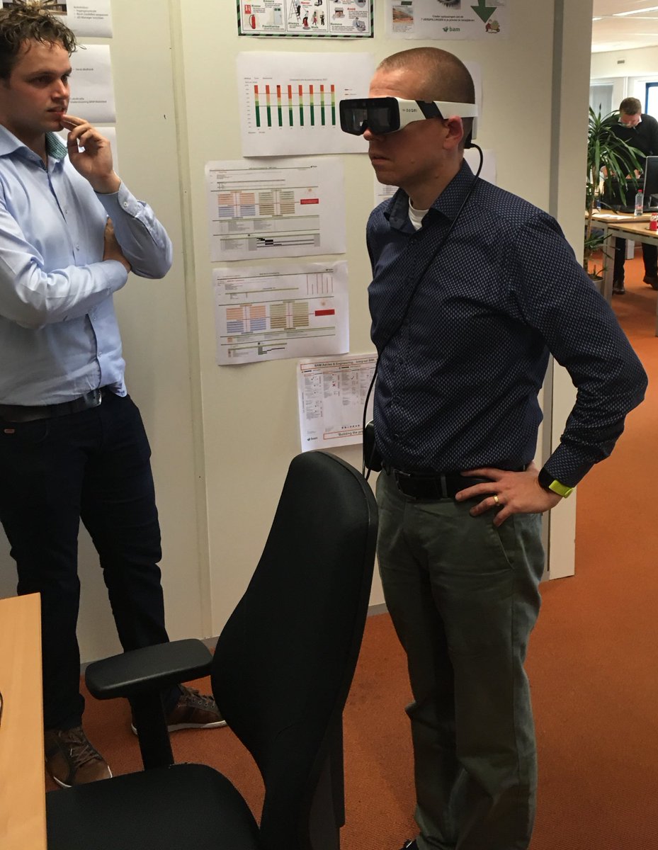 Kartrekkers #VR/AR <a href="/JesseMom123/">Jesse Mom</a> en <a href="/robinvanesch/">Robin van Esch</a> na de Smart Helmet druk bezig met <a href="/DAQRI/">DAQRI</a> Smart Glasses #blijvenontwikkelen @BAMbouwtechniek