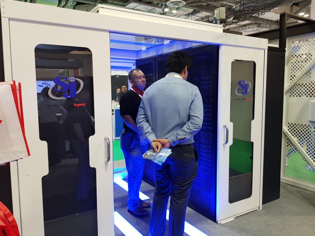 Legrand's tweet photo. #Legrand at the Data Center World, the largest gathering of data center experts. #CEASG17 #DataCenter https://t.co/7OjoRCdHyQ