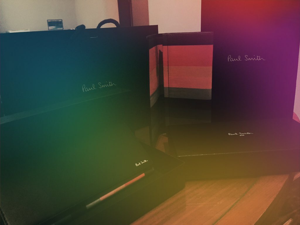 mioxoooo's tweet photo. ずっと大好きなPaul Smith🌈
旦那とお揃いの物はいつも
このブランドな気がします💓 https://t.co/Uk9IYth5X5