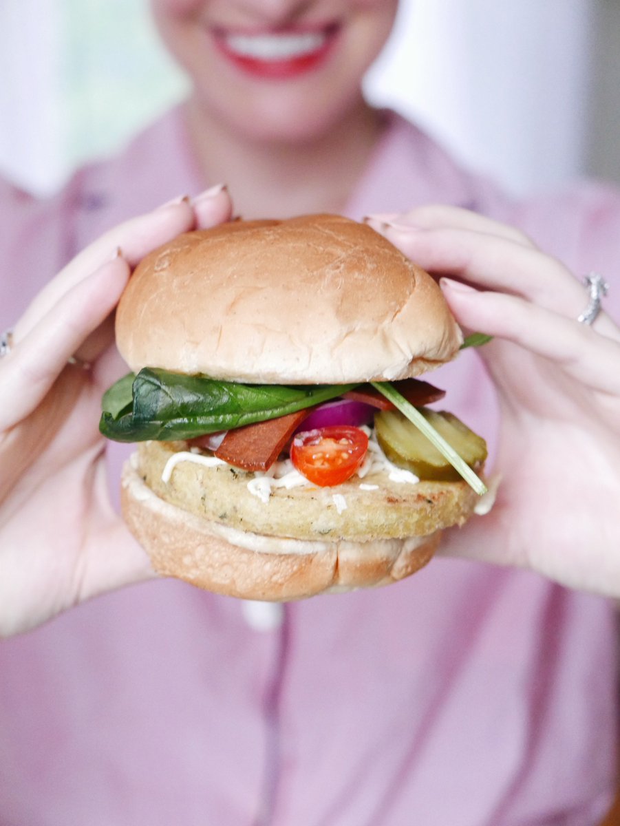 Cooking up something yummy with <a href="/HilarysEatWell/">Hilary's Eat Well</a> today on the blog! beingelliott.com/beingelliottbl…