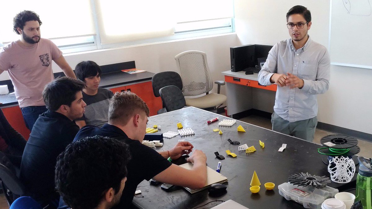 CDAITESM's tweet photo. #semanai actividad “Zero to Maker” dirigida por @alexlimongarcia #CDAITESM https://t.co/u6BPqcV7jm https://t.co/sjnHgMMfzb