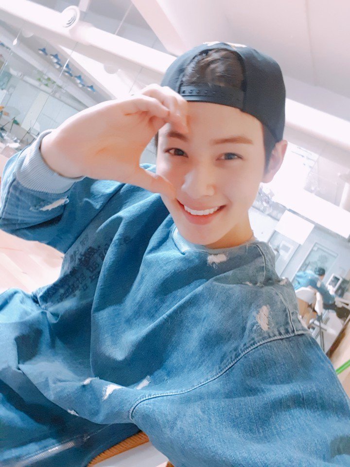 offclASTRO's tweet photo. ���나잇 위드유♡ https://t.co/IBFfKSEArp