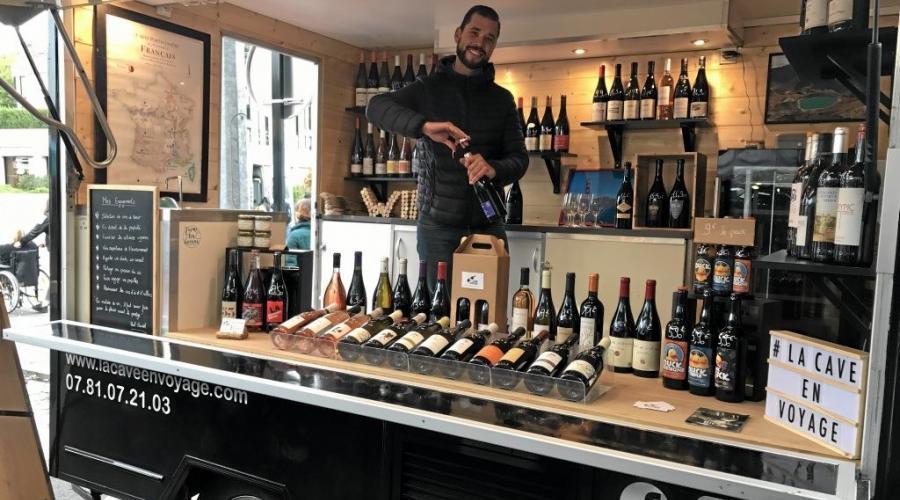 OuestFrance44's tweet photo. Vin. Après la mode du food truck, il lance un wine truck à Nantes https://t.co/nQWvTDoAKe https://t.co/tHI7VyQiyh