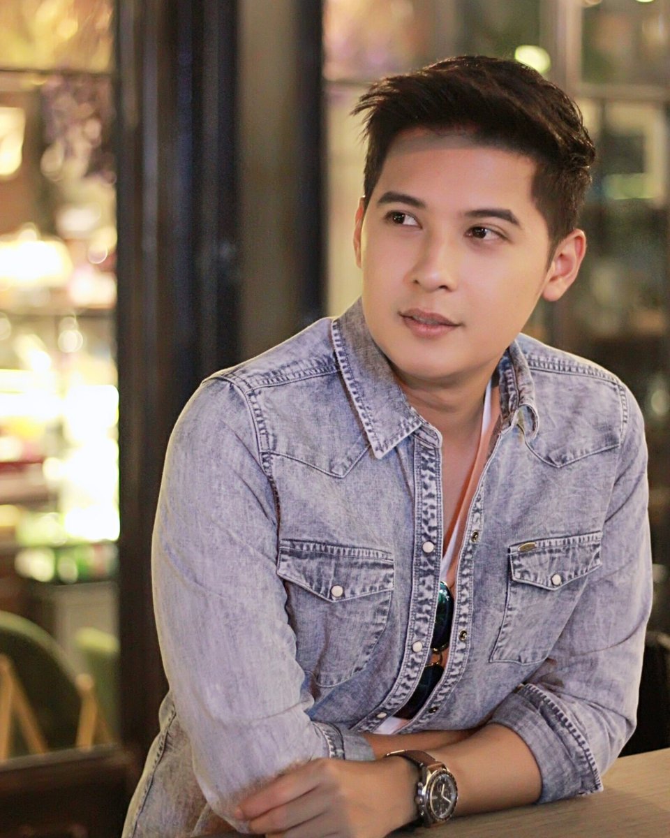 พาหนุ่มหล่อ <a href="/CanAtirut/">CanAtirut</a>  
มาส่งเข้านอน คืนนี้ฝันดีราตรีสวัสดิ์ 😘😴
#canatirut #canthestar8 #canthestar8_fc