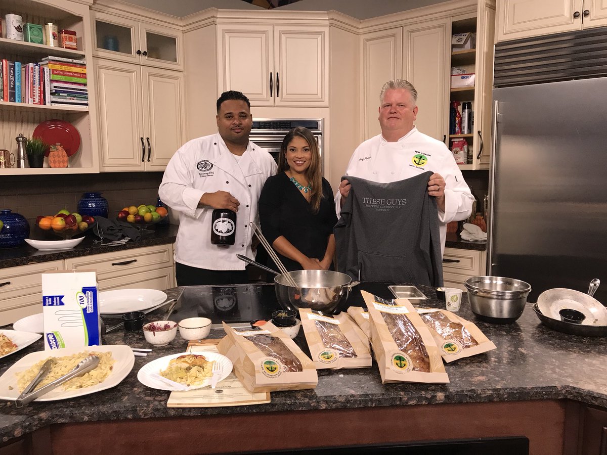 KatCosley's tweet image. Always great seeing Chef Tomm! It was great meeting Chef Eddie from @TheseGuysBrew &amp;amp; thanks for the awesome swag!