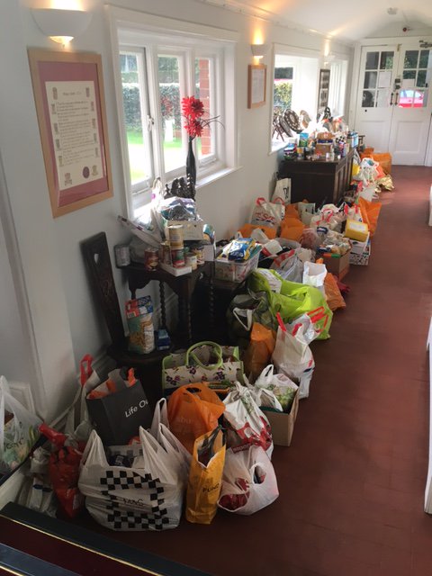 copthorneprep's tweet photo. #CrawleyOpenHouse collected all the food donated at Harvest Festival. Thank you to everyone who donated! #muchappreciated https://t.co/pfrMF03n0n