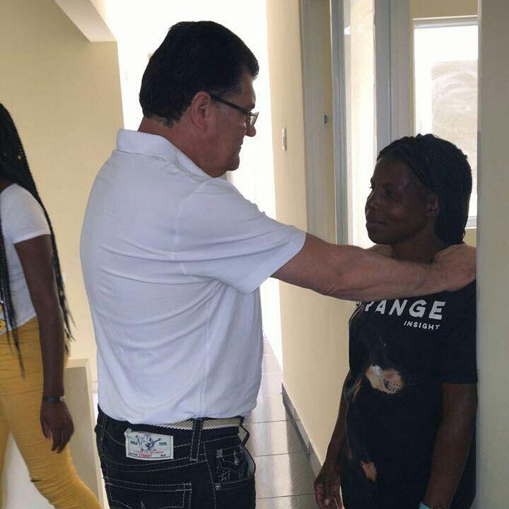 Dimayor's tweet photo. En Guachené, Cauca, @Equidadfutbol entregó casa a la familia de Yesid Aponzá, jugador fallecido hace un año en un accidente de tránsito. https://t.co/0xXziQbTwI