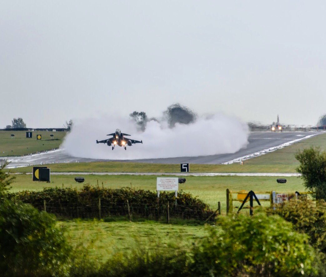 stridspiloterna's tweet image. Ansökningsfönstret är öppet! Nu kan alla med militär bakgrund ansöka till pilotutbildningen. Kör så det ryker! Länk: tinyurl.com/y7t3e25j