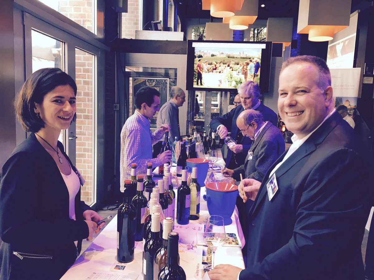 #Allemagne :
Tasting <a href="/suddefrance/">Occitanie - Sud de France</a> avec le sourire sous le soleil de Düsseldorf 

▶️ vu.fr/4vR