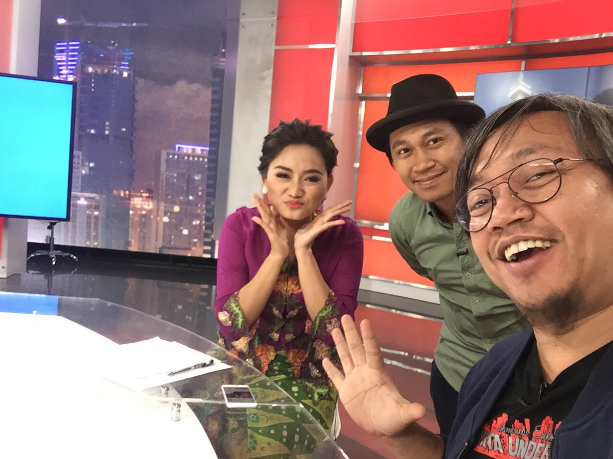 Terimakasih udah bersama kita bertiga <a href="/JJRizal/">JJ Rizal</a> <a href="/yupiv3/">Yulfitri Nesha</a> di Special Event @OfficialiNewsTV 
#SelamatBekerjaAniesSandi