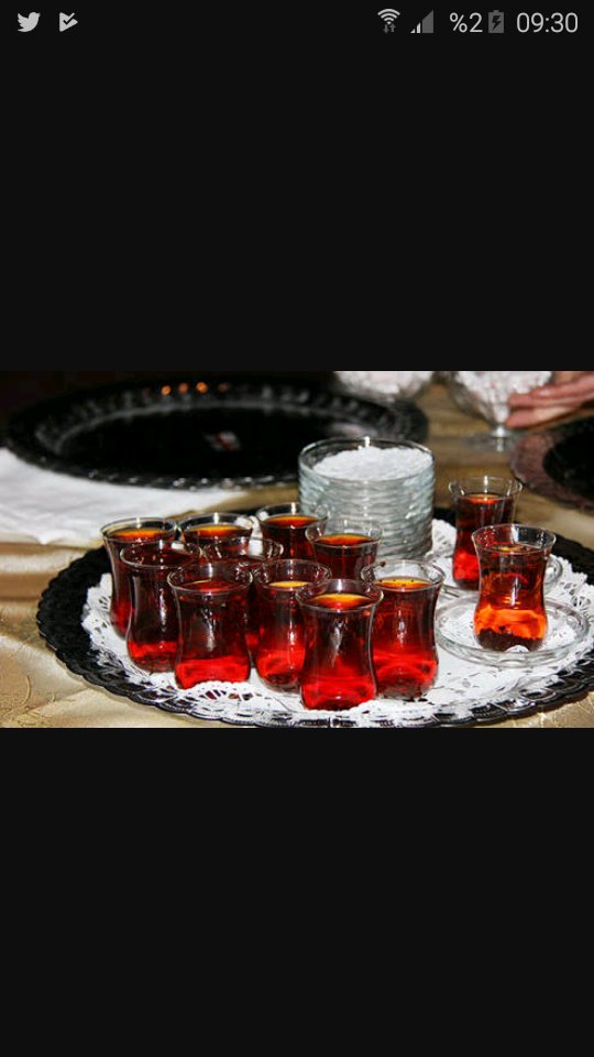 Bu dünya acılardan kaçamayacağın kadar küçük kaybettiklerini bir daha bulamayacağın kadar büyük
Sen umudunu kaybetme iyi akşamlar Türkiyem..