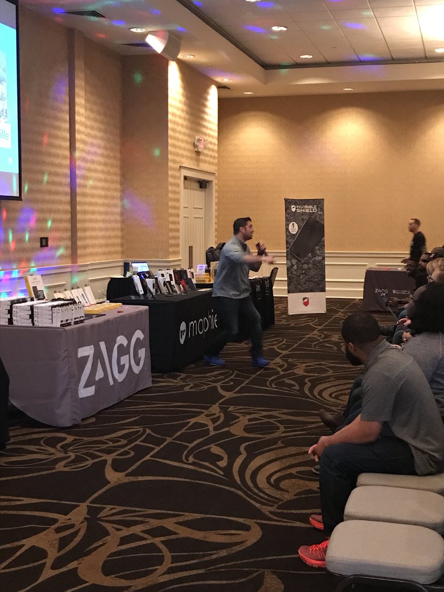 RGordon_757's tweet photo. @jd4180 kicking off the Accessory Ignitor #LifeAtAtt #Steeletheshare #ignitoratt @404girl @MidAtlantic1860 https://t.co/HgzsRa2GK4