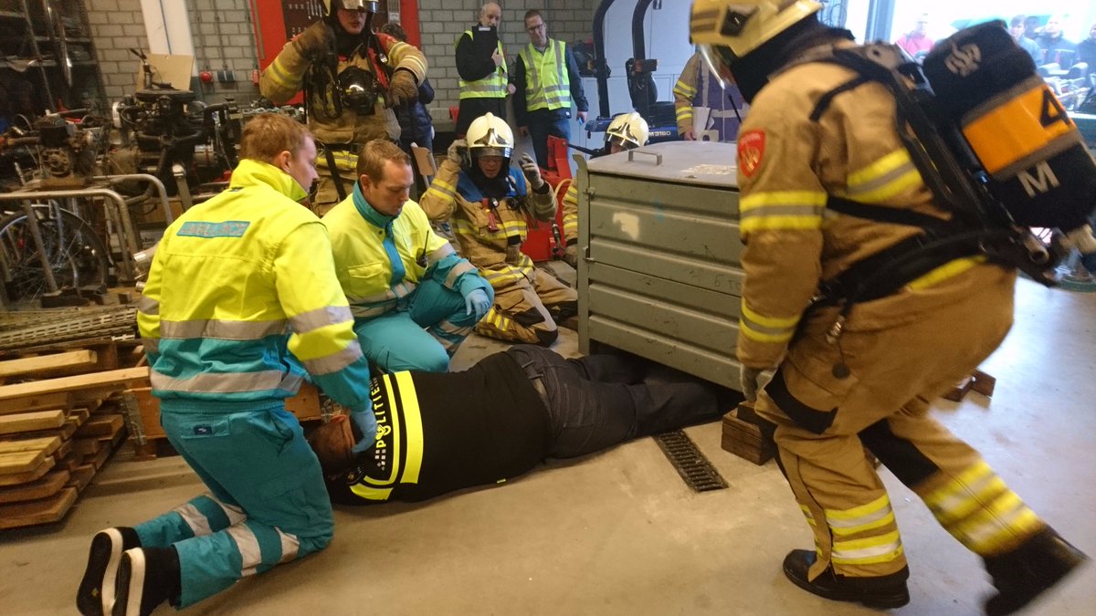 Jacpostma's tweet photo. De verschillende Brandweer teams uit Ede houden een vriendschappelijke wedstrijd.
https://t.co/Yu7uYSFuHz https://t.co/d17r1gepqE