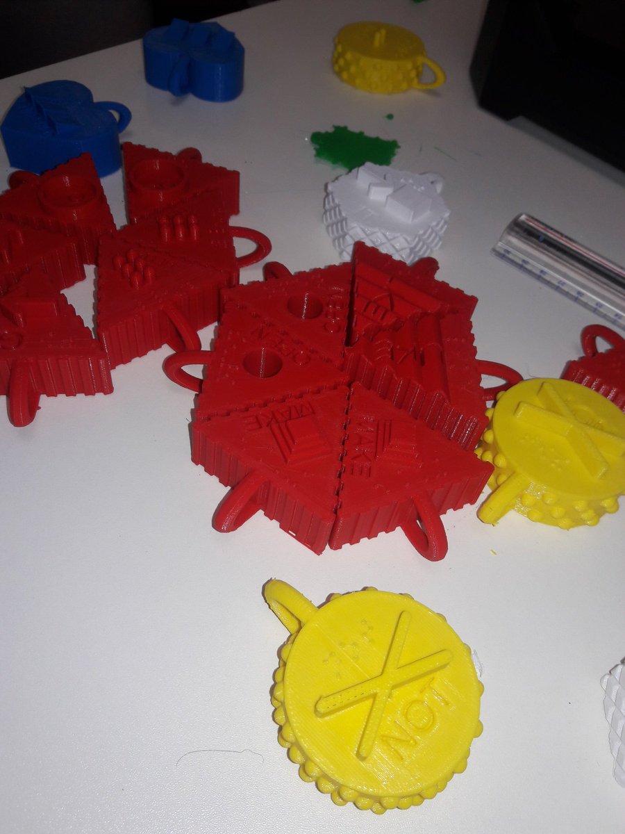 AACMichelle's tweet photo. Look, the AT-UDL 3D printer do it's magic. Thanks @tony_dutra1 &amp; his team for providing LATS with this resource. #browardese_ss @behavein https://t.co/Gb6Swo0cQJ