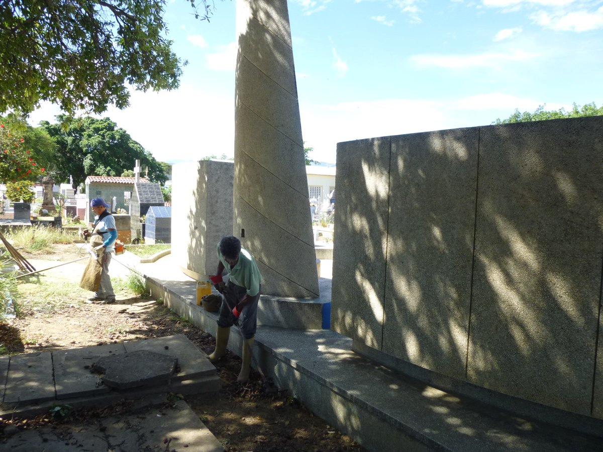 alcaldiadelmb's tweet photo. JORNADA DE LIMPIEZA EN CEMENTERIO MUNICIPAL
ALCALDÍA DEL MUNICIPIO BOLÍVAR EL COMPROMISO ES CONTIGO https://t.co/W4ZvppTbGY