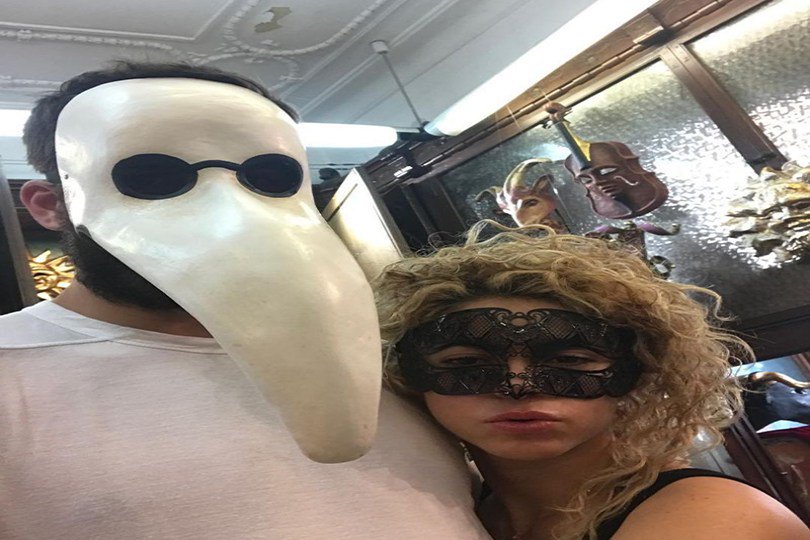 ePhylos's tweet photo. Shakira y Piqué vuelven a publicar una foto juntos y ponen fin a rumores de separación https://t.co/xRCmtuA2up https://t.co/SJ17vjWYY8