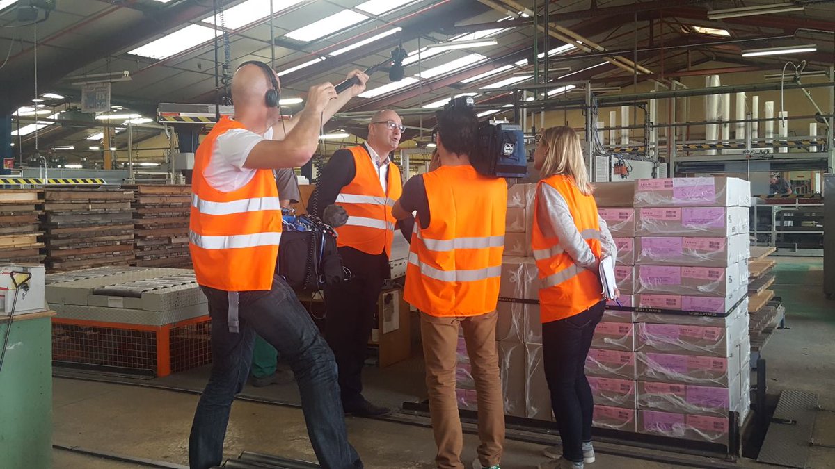 GautierFrance's tweet photo. Merci à l'équipe de @alexiamayer @France2tv @20hFrance2 présente aujourd'hui pour un tournage dans nos usines du Boupère avec @davidsoulard ! On parle meubles français qui s'exportent. Replay à suivre bientôt... #international #exportation #meubles #madeinFrance https://t.co/7MRxDAvoE2