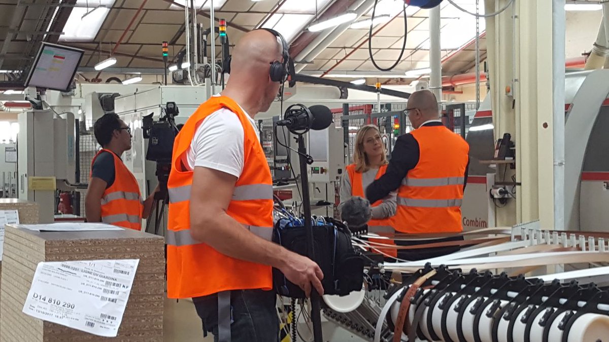 GautierFrance's tweet photo. Merci à l'équipe de @alexiamayer @France2tv @20hFrance2 présente aujourd'hui pour un tournage dans nos usines du Boupère avec @davidsoulard ! On parle meubles français qui s'exportent. Replay à suivre bientôt... #international #exportation #meubles #madeinFrance https://t.co/7MRxDAvoE2