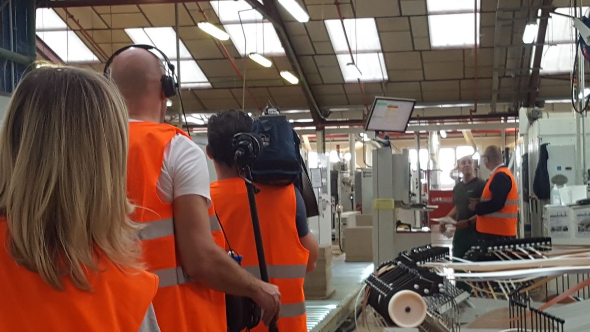 Merci à l'équipe de <a href="/alexiamayer/">Alexia Mayer</a> @France2tv @20hFrance2 présente aujourd'hui pour un tournage dans nos usines du Boupère avec <a href="/davidsoulard/">David Soulard</a> ! On parle meubles français qui s'exportent. Replay à suivre bientôt... #international #exportation #meubles #madeinFrance