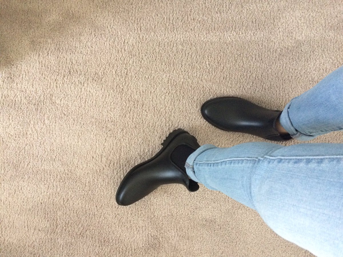 lyndellmm's tweet photo. What usually happens when I impulse buy. #newbooties https://t.co/8lEMQCRBmR