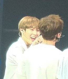 sungwooonH's tweet photo. the screen was showing jaehwan’s crying and look at sungwoon making fun of jaehwan hahahahaha https://t.co/GXQibfiCLW