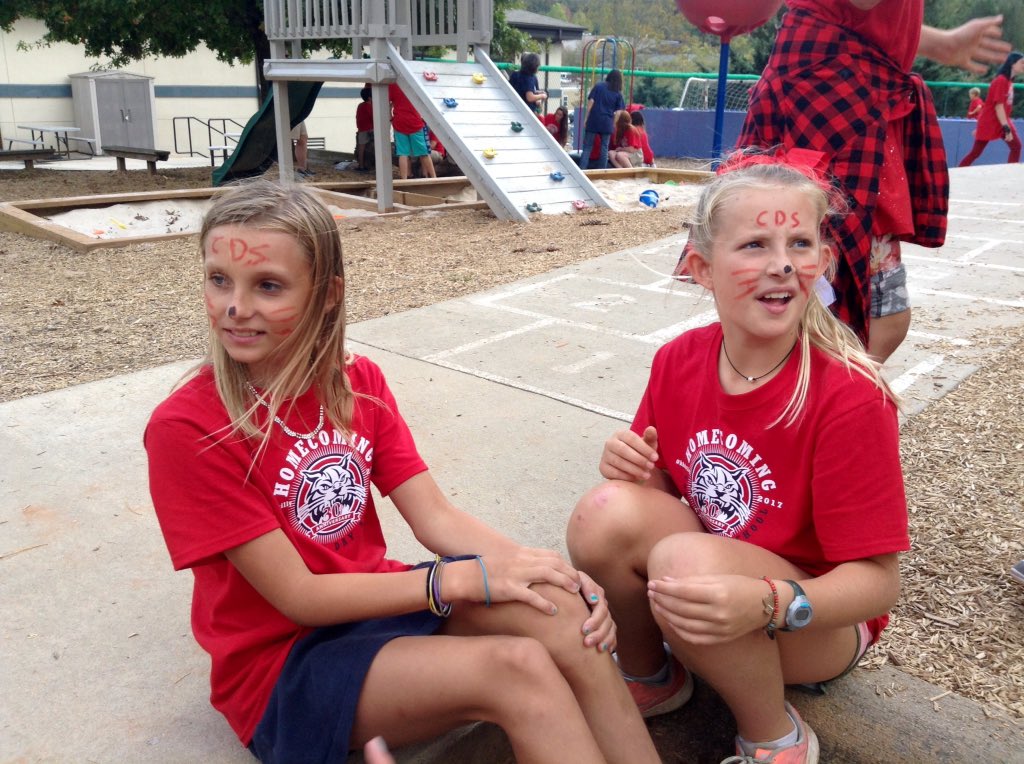 KeySchoolCDS's tweet photo. Key School Buddy Activity. Face painting pre-pep rally. #hbdwilly @carolinaday https://t.co/ZvNc0Wemnc