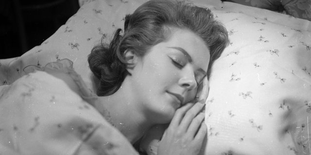 KBuryiak's tweet photo. It also helps to give yourself enough time to get up naturally, so as not to disrupt your sleep cycle. For naps too. https://t.co/dK8ZJ5CCBa https://t.co/kKr3L6eHLh
