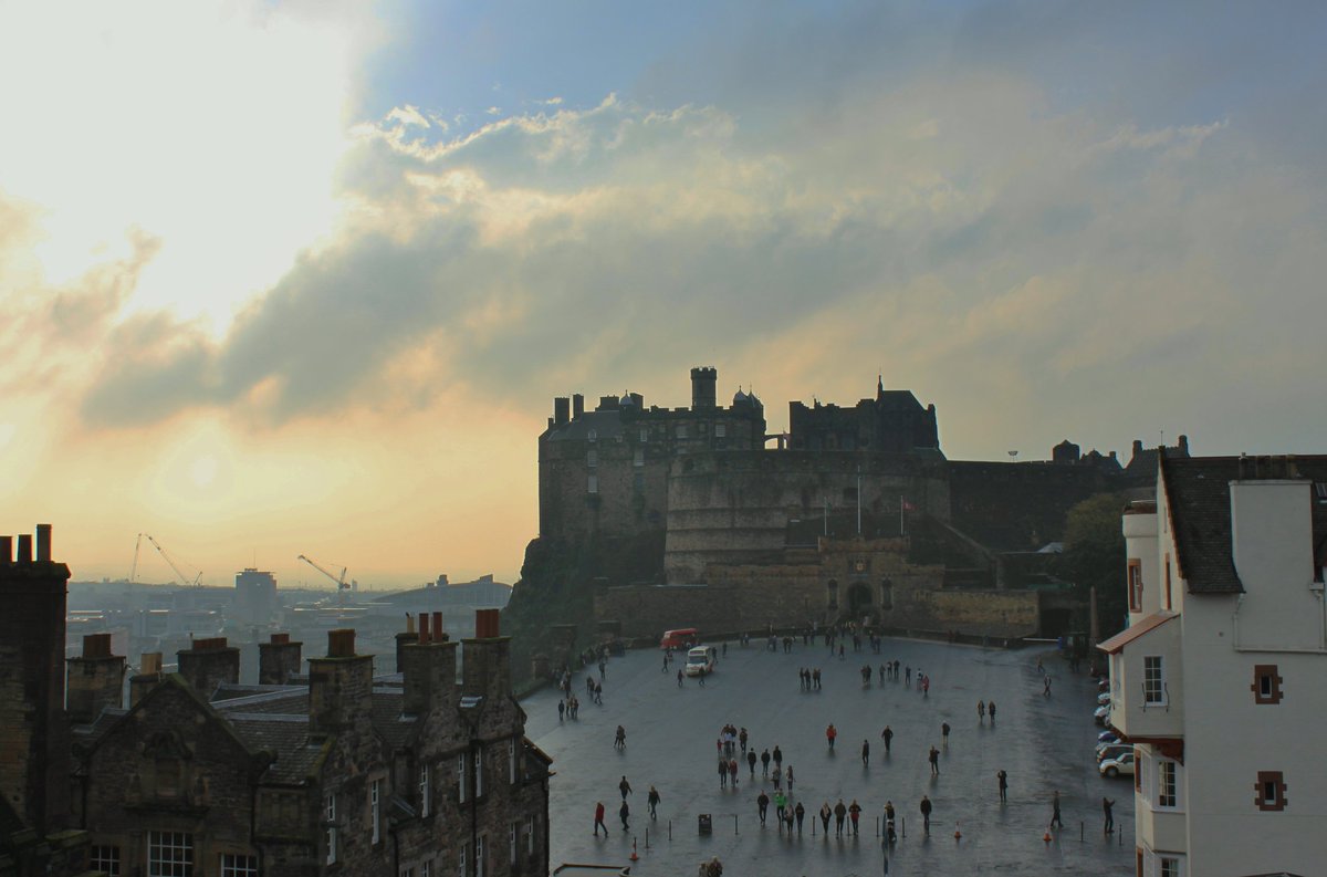 The sun has finally made an appearance in Edinburgh! #Ophelia #RooftopViews #EdinburghCastle #OutlookTower #EdinPhoto #Edinburgh