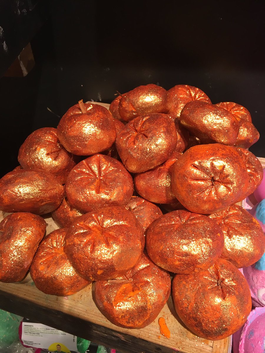 Love going to <a href="/LushManchester/">Lush Manchester</a> at my favourite time of the year!!💫🍂 🎄