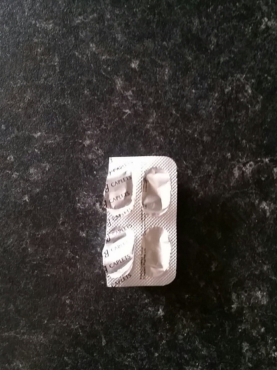 scribestaples1's tweet photo. Gonna assume these are paracetamol. Painkiller Russian roulette. #writersarm #amwriting #writersbottom https://t.co/z6GKcdtNAv