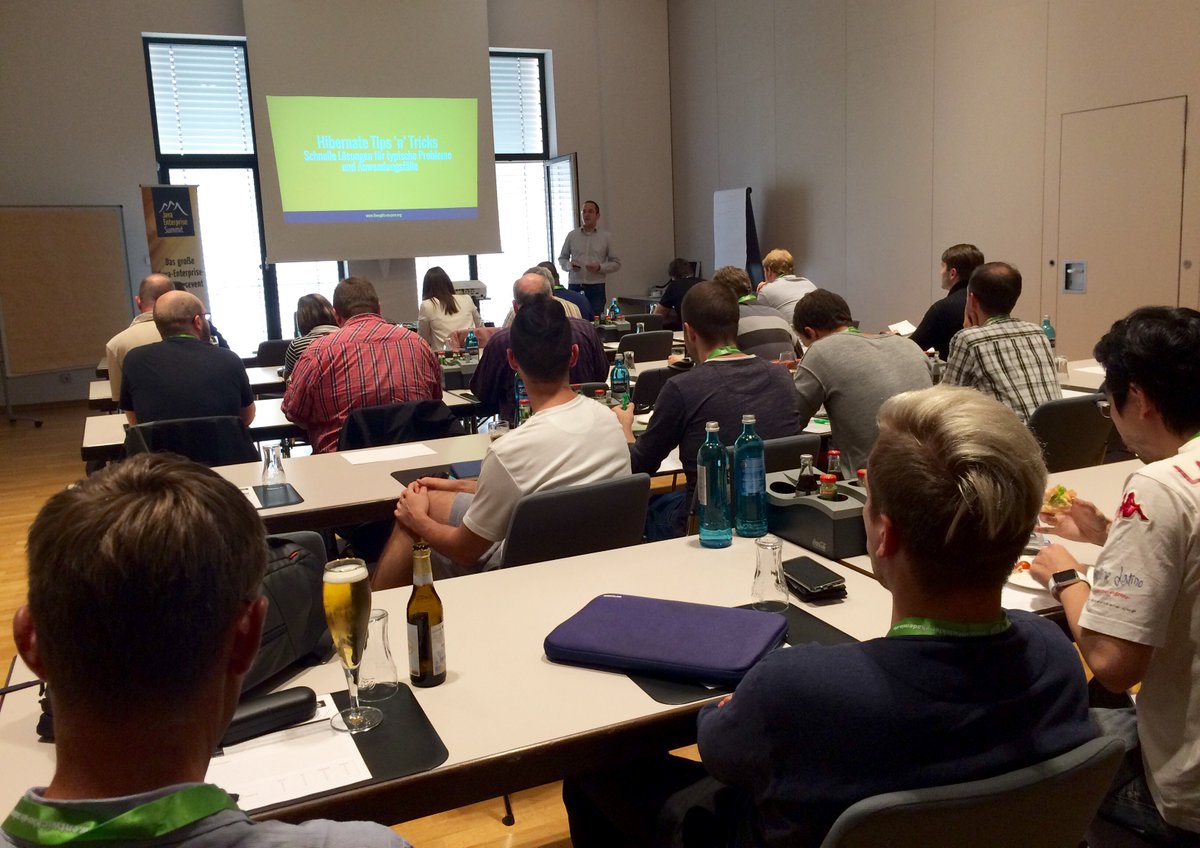 JavaESummit's tweet image. Der 1. Tag endet mit @thjanssen123 und seiner Night Session “Hibernate Tips ‘n’ Tricks” #javaenterprisesummit