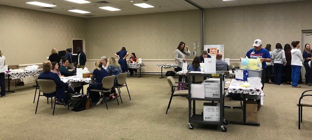 SandraB079694's tweet photo. LGMC Education Dept. rockin' skills day! https://t.co/neeIjOHjwc