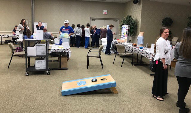 SandraB079694's tweet photo. LGMC Education Dept. rockin' skills day! https://t.co/neeIjOHjwc