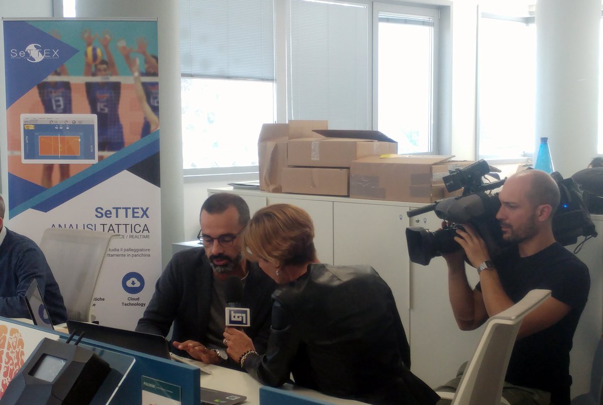 MOXOFF_Math4Inn's tweet photo. Oggi in @PoliHub abbiamo raccontato #Settex e #mathandsport ai microfoni del @tg1online @BistiValentina .
#StayTuned!
#volley #innovazione https://t.co/p7gbv0Z7Eg