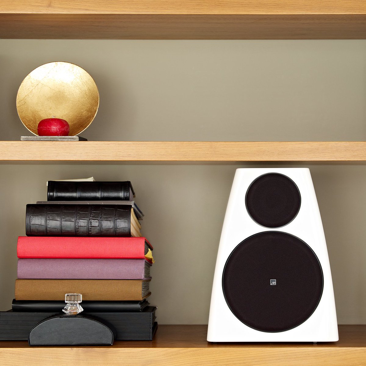 MeridianAudio's tweet image. The DSP3200 Digital Active Loudspeaker provides a powerful performance well beyond its compact size. #FlexibleSolution