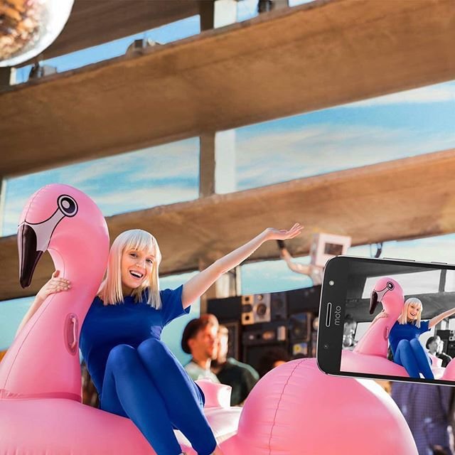 GARNIER_Willy's tweet photo. Flamingo power ! N’attendez plus l’été pour sortir votre bouée flamant rose ! #motoZ2 play... https://t.co/Nn4wCTiELQ #LenovoChampions https://t.co/o7e35pZlep