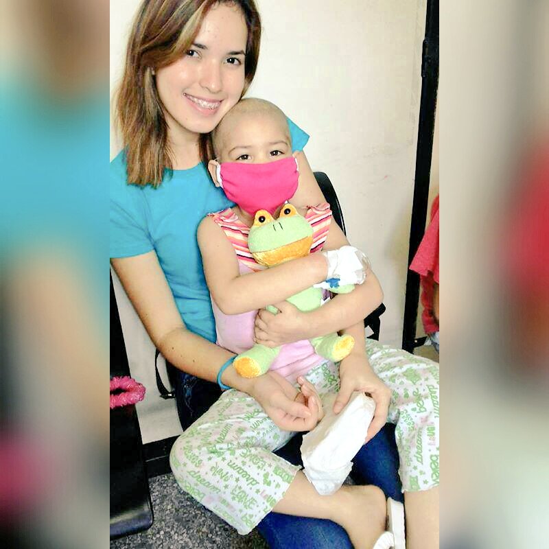 ImAdrianasb's tweet photo. Abrazar da vida al corazón🎈💕 con mi Dra juguetes sofi😘💁🌈 https://t.co/P9vCX6SqYC