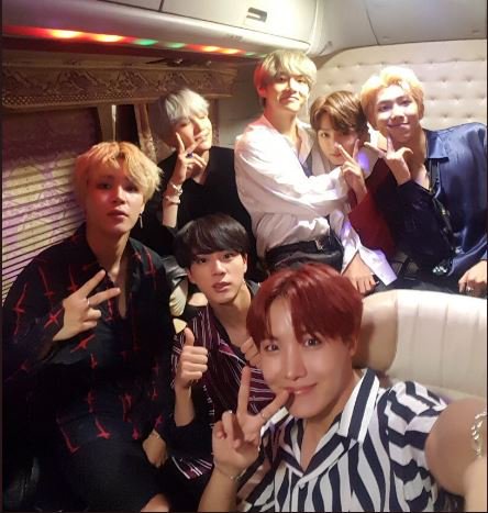 KatBow69's tweet image. Please vote for @BTS_twt on your Idol Champ app for Show Champion! They are currently in 3rd place. #DNATripleCrown #DNA 💪😘#TeamworkTime 💋😍