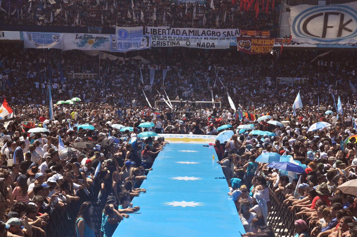 mariaeva40451's tweet photo. Apoteótico.#AVELLANEDAPeronista.#VamosCFK.El Pueblo Unido.Si te sentís pueblo y estás cerca andá a Racing.🌞Unidad Ciudadana para ganar el 22 https://t.co/G0DxyO3vc1
