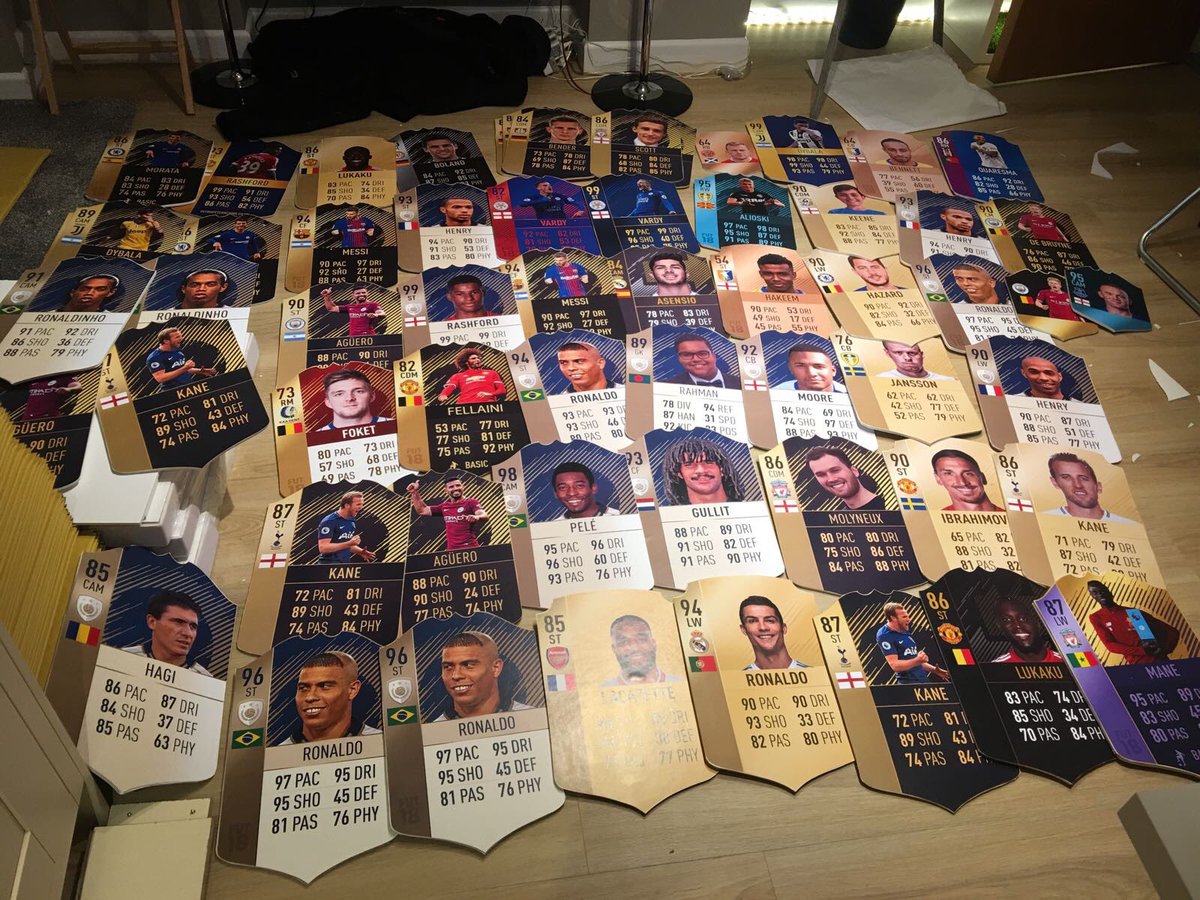 GIVING AWAY 3X REAL LIFE FUT CARDS OF YOUR CHOICE!🔥🔥JUST RT &amp; FOLLOW <a href="/UltimateTeam_UK/">FifaUltimateTeam - UK</a> UltimateTeamstore.co.uk Tag a mate for 2X entry!