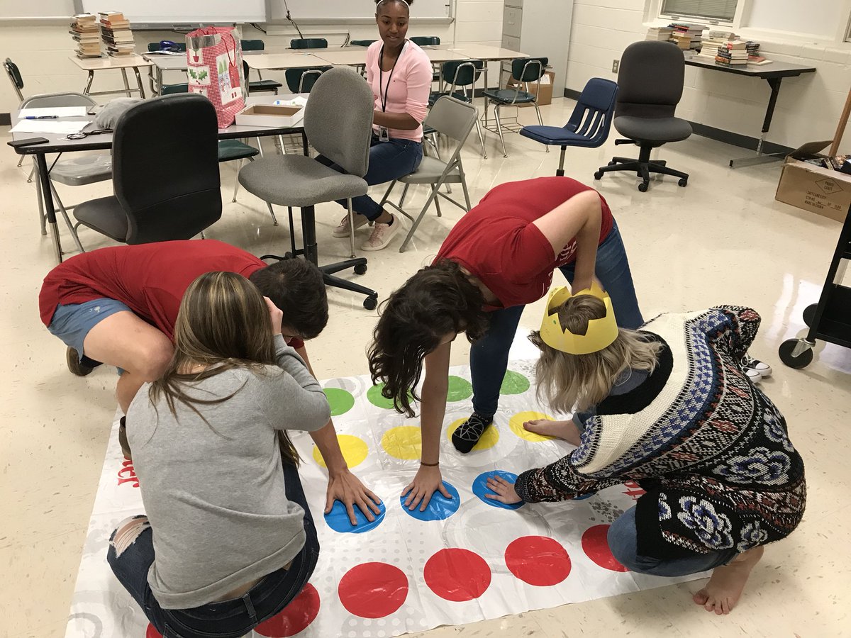 MrsJacksonDFHS's tweet photo. Examining how children grow and learn through play is a favorite Teacher Cadet lesson #DFTeacherLife #Pridein5 #LookWhatIMade #CERRA #DFTC18 https://t.co/QCTVUZgTV7