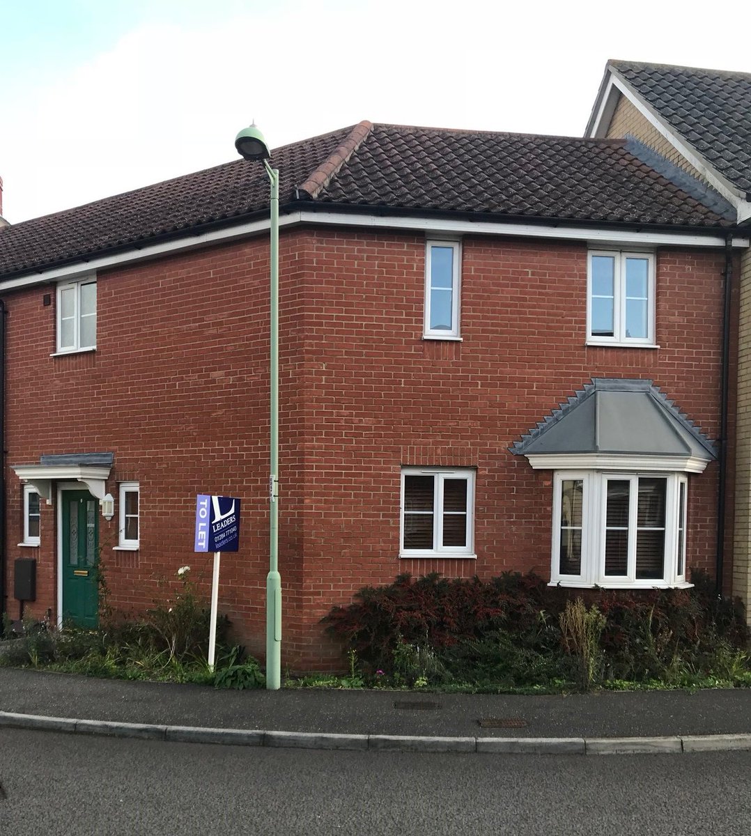 KEY IN OFFICE CALL TO VIEW - 01284 771040
Blackbird Drive, Bury St. Edmunds, 3 Bedroom, £1,000pcm