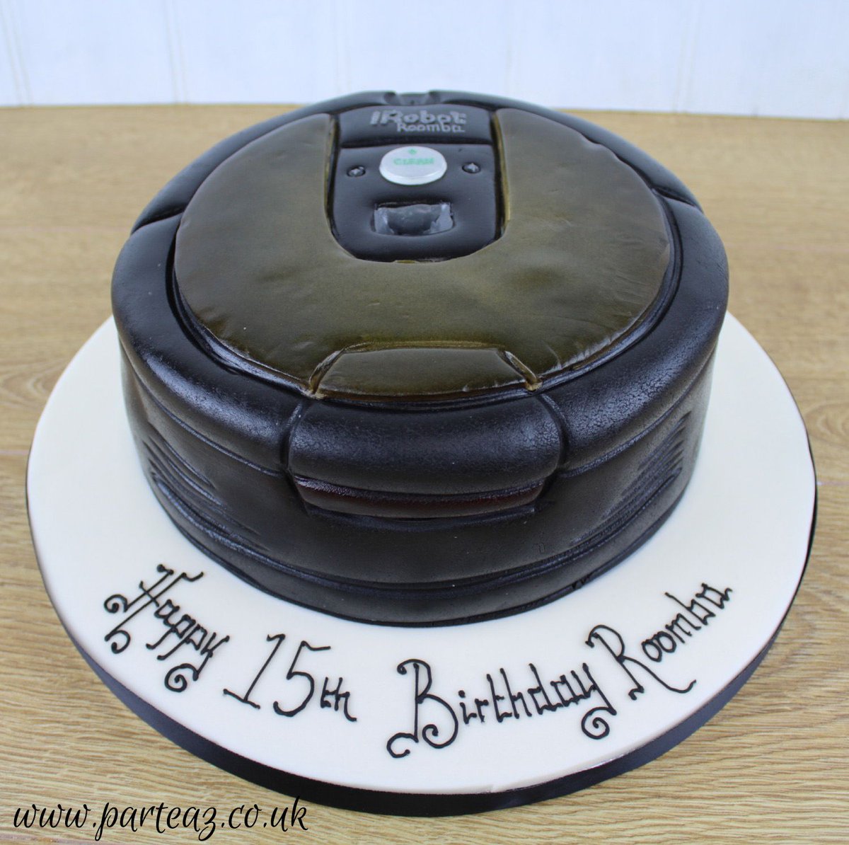 Parteaz_Cakes's tweet photo. An irobot birthday cake is a very subtle gift to anyone who needs a companion to help keep their house clean!! https://t.co/IxYpiZ6VlW