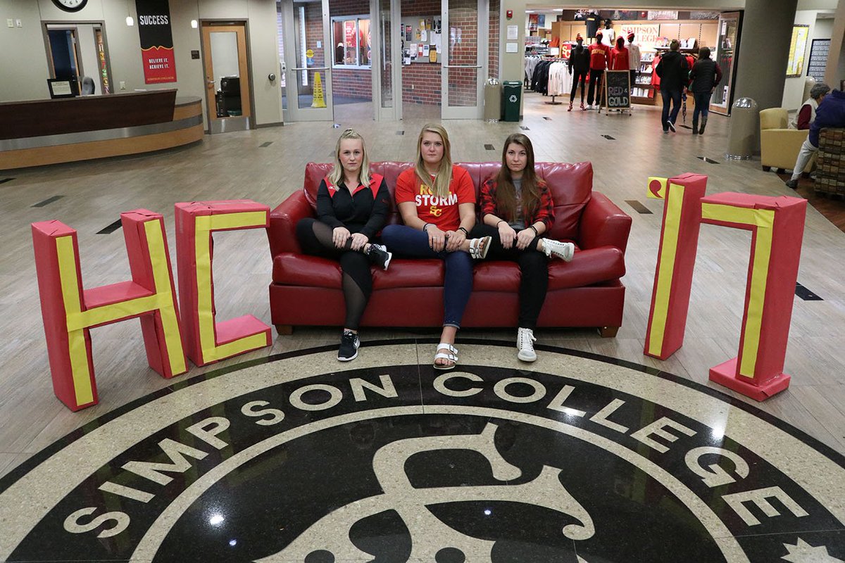 SimpsonCollege's tweet photo. Check out your Homecoming 2017 #SimpsonCouch photos on our FB page! -> https://t.co/d2hLxva8ox #RedandGold #SimpCoHoCo2017 https://t.co/WdNhCUYTH0
