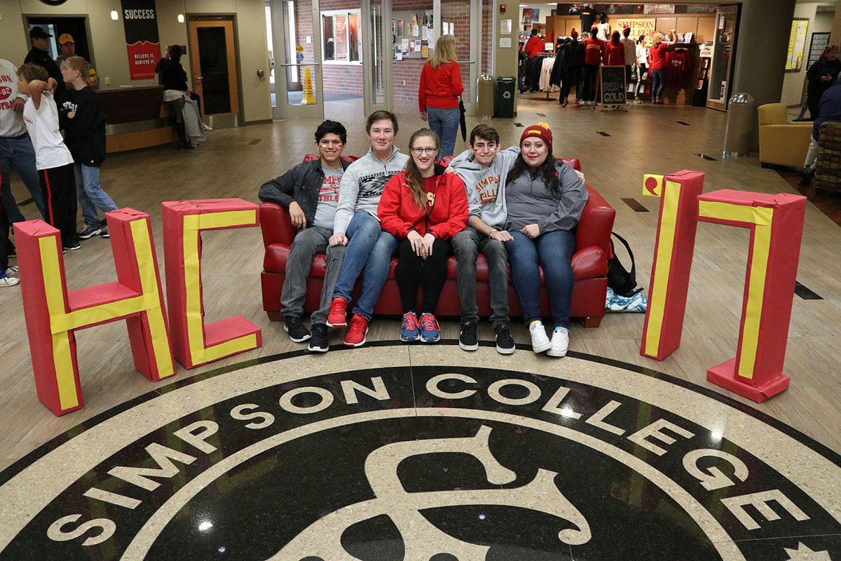 SimpsonCollege's tweet photo. Check out your Homecoming 2017 #SimpsonCouch photos on our FB page! -> https://t.co/d2hLxva8ox #RedandGold #SimpCoHoCo2017 https://t.co/WdNhCUYTH0