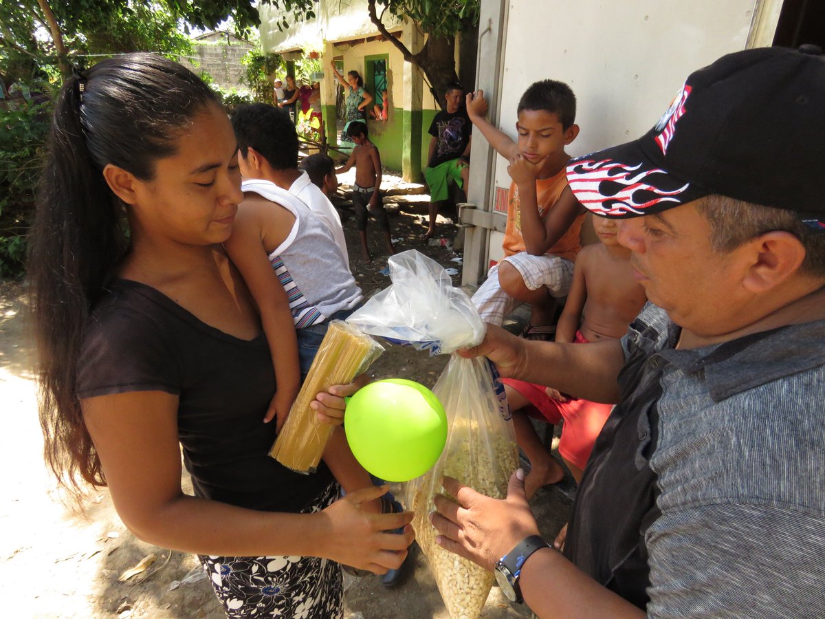 Entrega de víveres a pobladores de Punta Jocote, Col. Salinas, Col. Buena Vista y Caserío Torola. Avanzando con el Gobierno Central